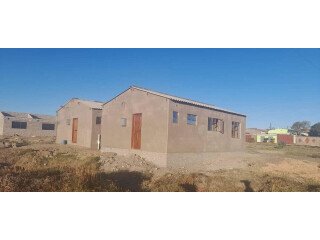 4 ROOMED HOUSE FOR SALE IN COWDRY PARK (HAWKFLIGHT AREA ) BULAWAYO